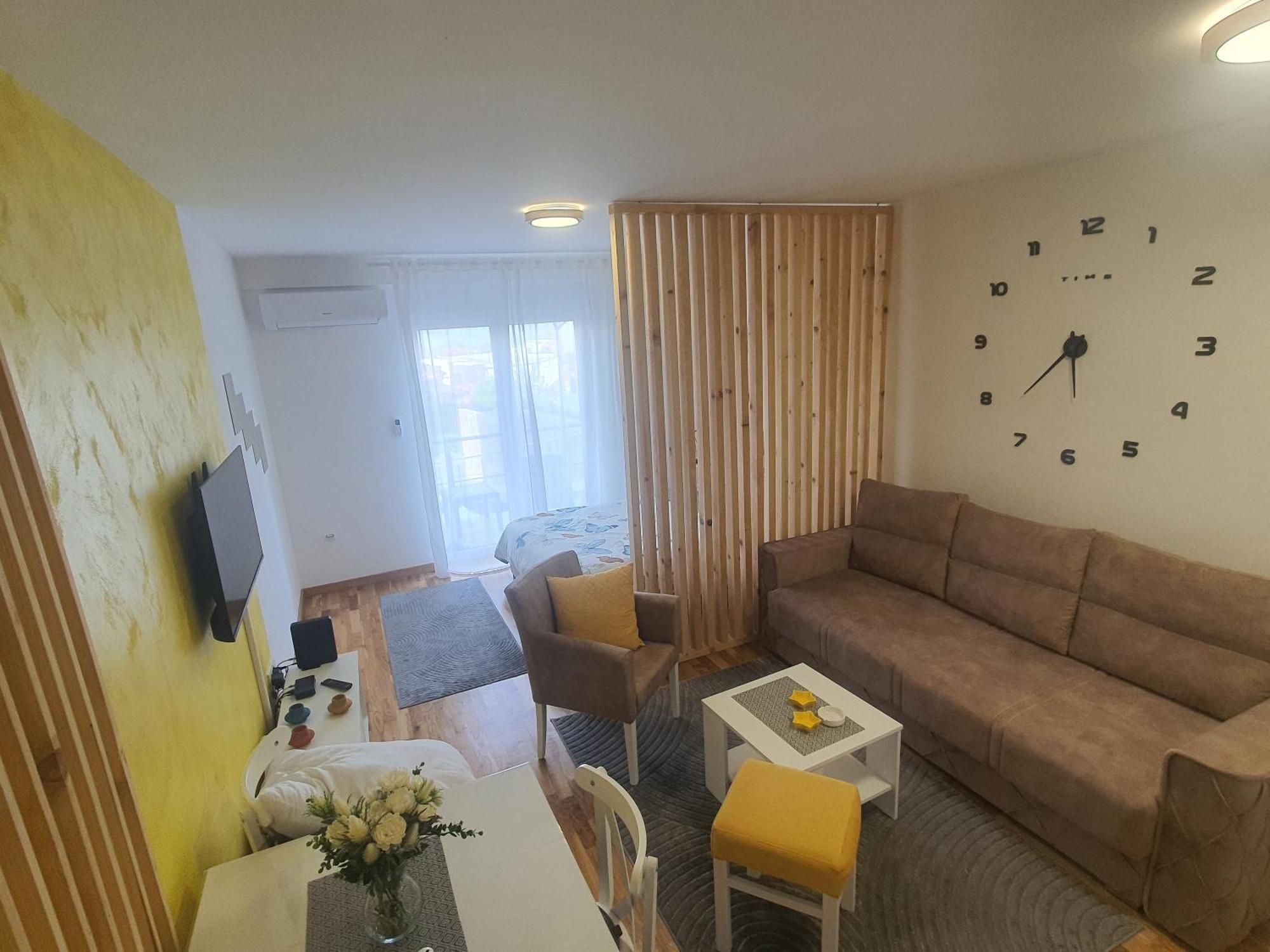 Iris Apartment *